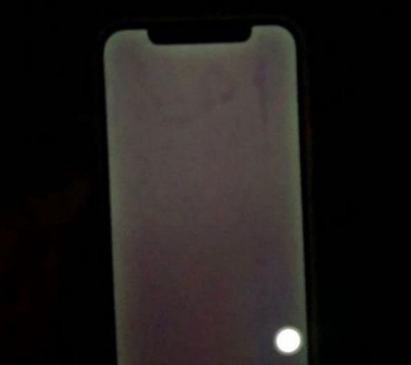 双柏苹果手机维修分享苹果客服回应 iPhone 12 屏幕“发绿”问题 
